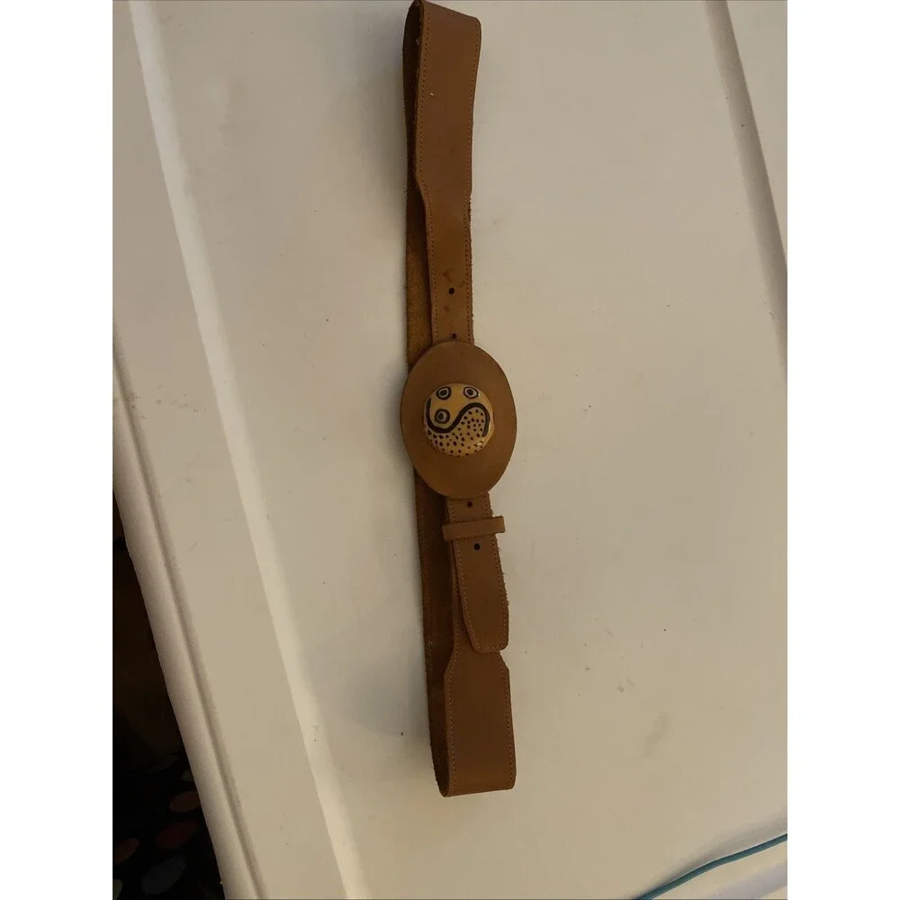 Vintage Brown Leather Belt With Ceramic Medallion 40 in